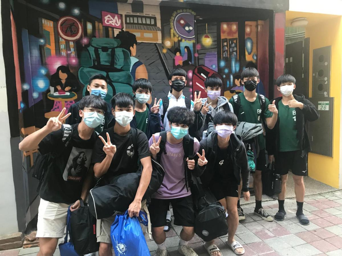 Mydeer Backpacker Hostel Tainan Exterior photo